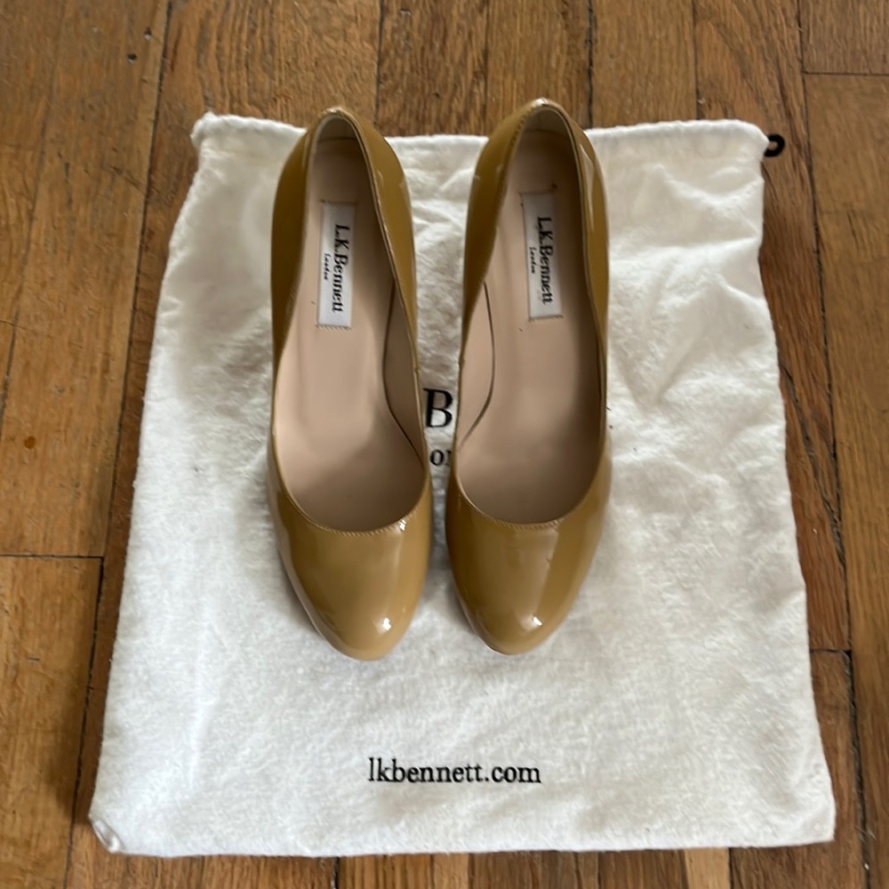 LK Bennett patent leather nude pumps size 36/5.5